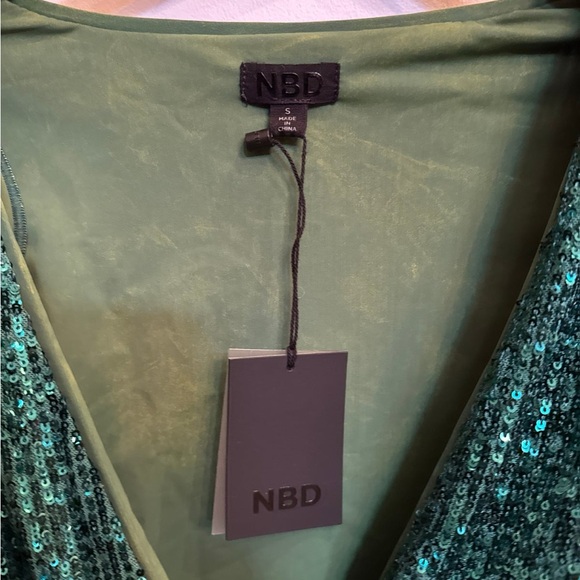 NBD NEW Emerald Sequin V-Neck Women's Top - Picture 4 of 5